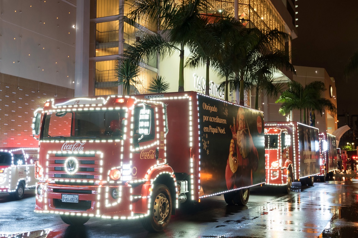 Taguatinga Shopping recebe Caravana Coca Cola para uma noite